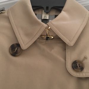 Brand New Burberry Kensington Jacket. Size US 4/S